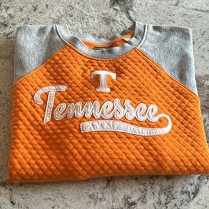 Woman’s Tennessee sweatshirt with appliquéd letters. Size extra large.